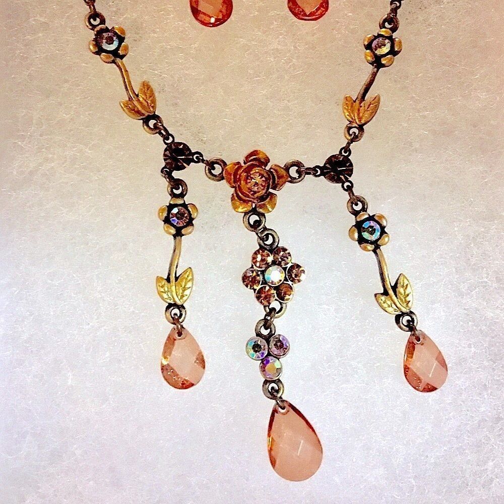 Necklace and earrings set 